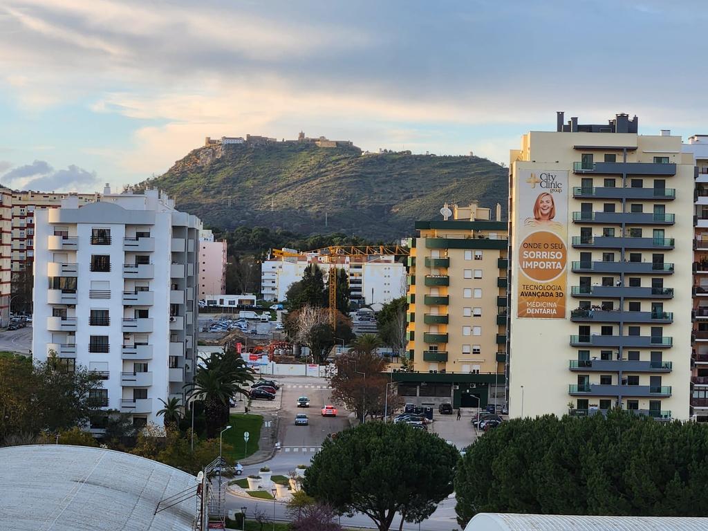 Apartamento Moderno em Setúbal com Vista para a Cidade e Montanha - Image 6